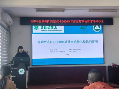 电脑屏幕前的人 AI 生成的内容可能不正确。